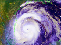 Uma imagem de satélite do furacão Emily aproximando-se do México.